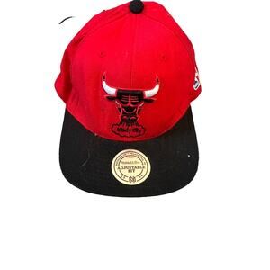 Mitchell & Ness NBA - Chicago Bulls Windy City HWC Red And Black Cap